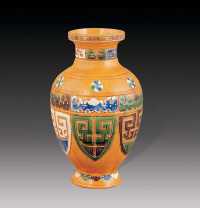 民国 黄釉三彩雕瓷瓶